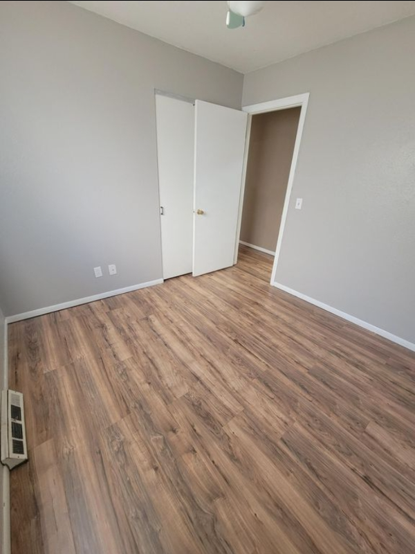 Building Photo - 953 Fries Ave