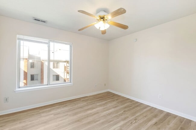 Building Photo - Ready to Rent