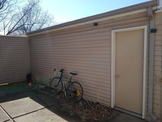2nd shot of patio - 7521 Whitney Dr