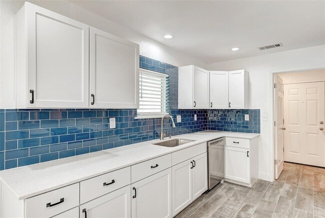 Building Photo - 12601 Mixson Dr