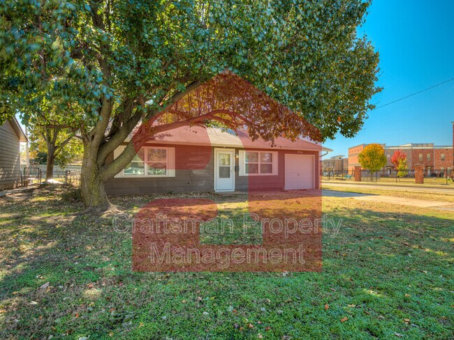 Building Photo - 224 W 5th St