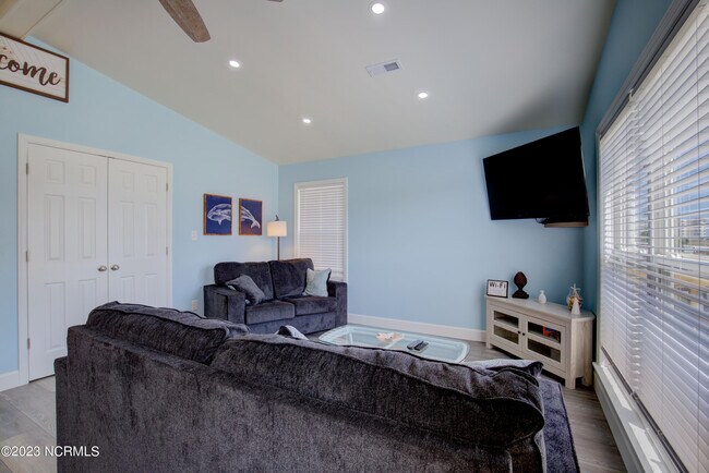 Building Photo - 1883 New River Inlet Rd