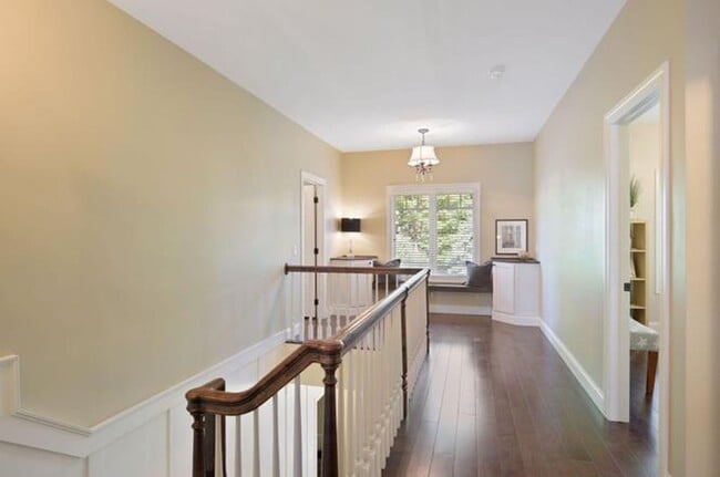 Building Photo - Luxury Living in Minnetonka – 6BR Home in Prime  Location
