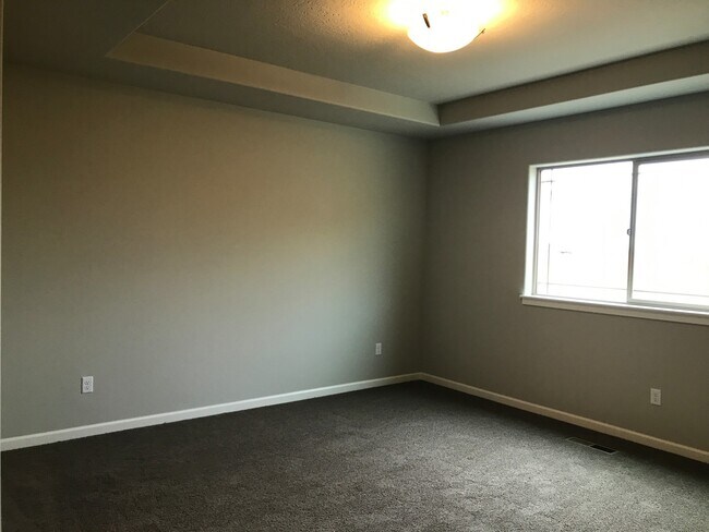 Building Photo - Single Level Home In NW Redmond Oregon