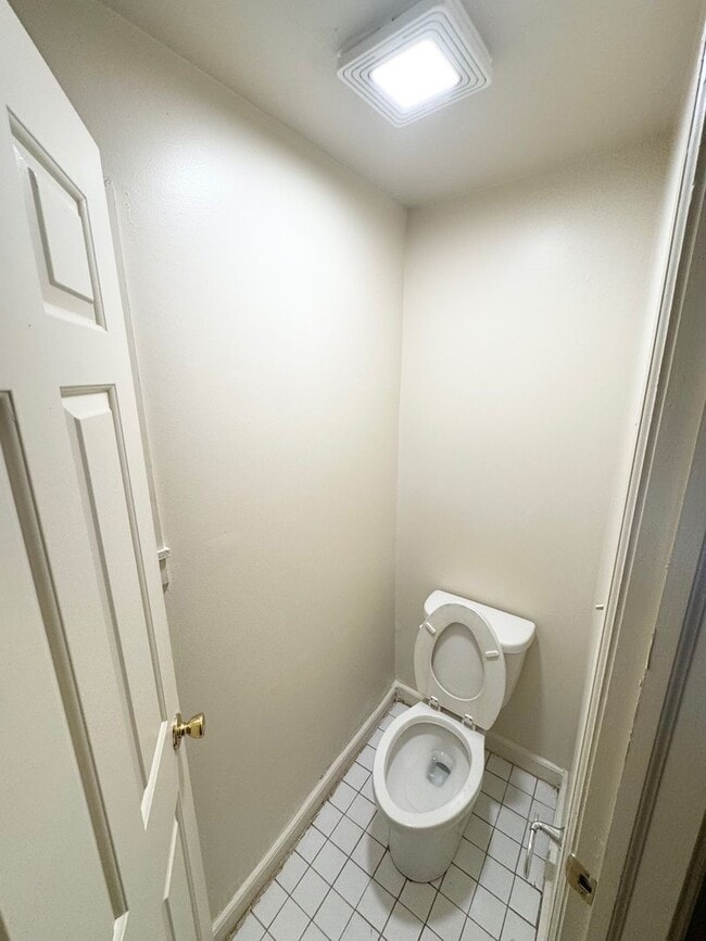 Building Photo - 3 Bedroom Semi-Detached Home