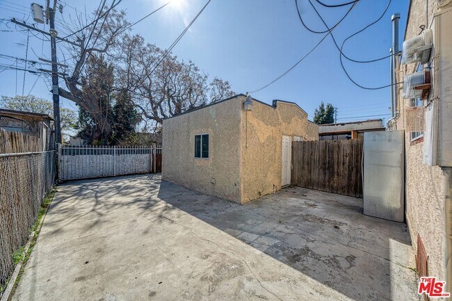 Building Photo - 642 W 109th Pl