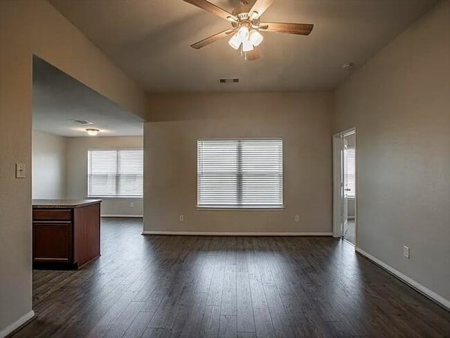 Building Photo - 976 Lake View Cir W