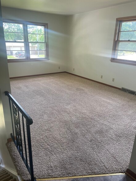 Building Photo - 324 N Ellen St