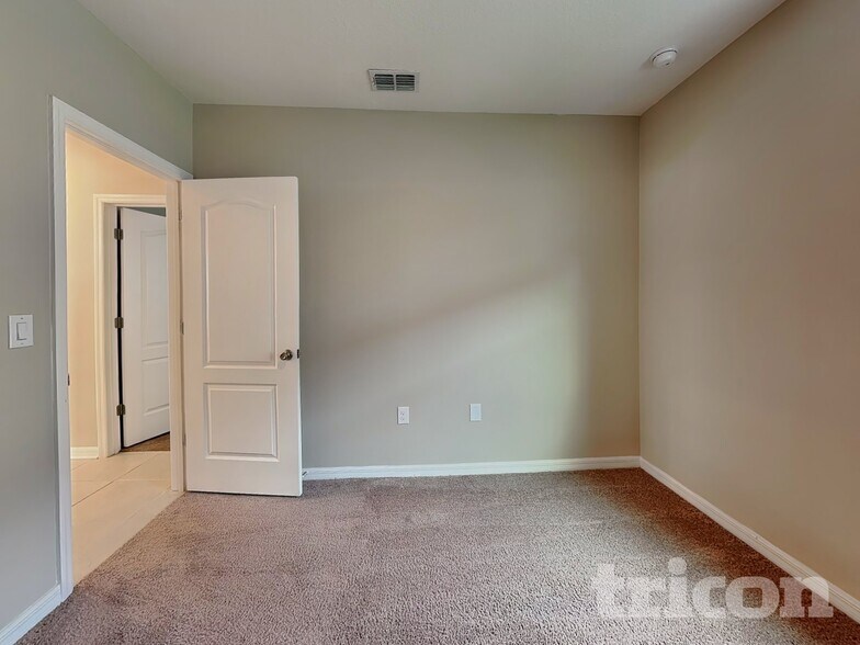 Building Photo - 4648 Lindever Ln