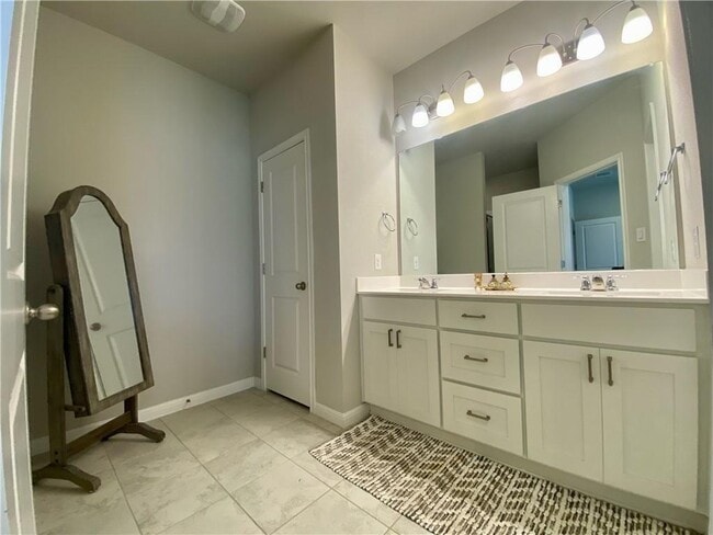 Building Photo - 332 Lacey Oak Lp