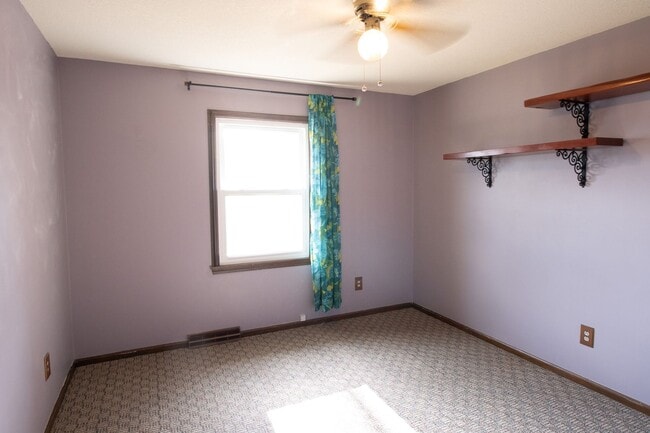 Building Photo - Cozy Spacious Home 4bd/3ba w garage