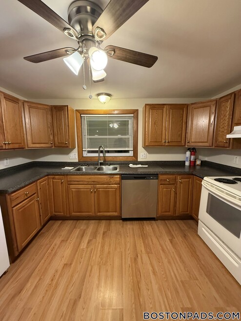 Building Photo - 100 Readville St