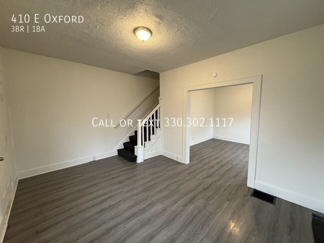 Building Photo - Three bedroom one bathroom duplex for rent