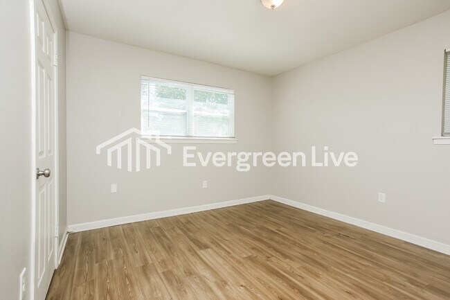 Building Photo - 4983 Appleville St