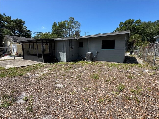 Building Photo - 1930 Walton St S