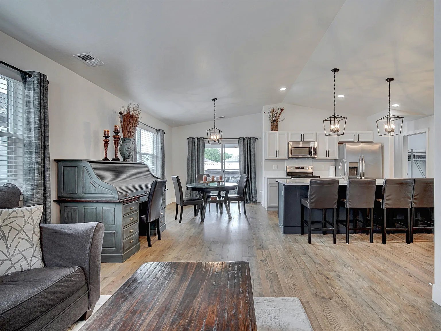 Building Photo - 580 Hennessy Way
