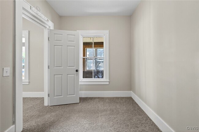 Building Photo - 127 Wall St