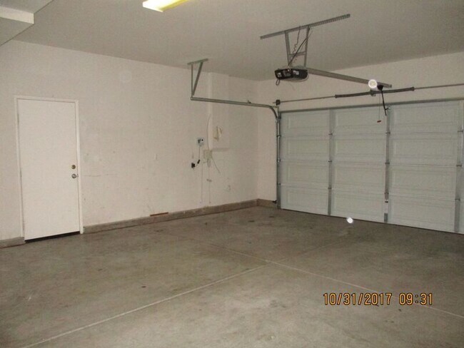 Building Photo - 35736 Emily Ave