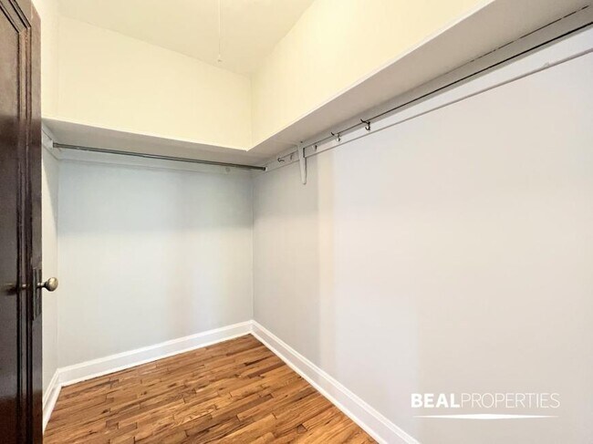 Building Photo - 0 bedroom in CHICAGO IL 60640
