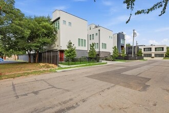 Building Photo - 2015 California Dr