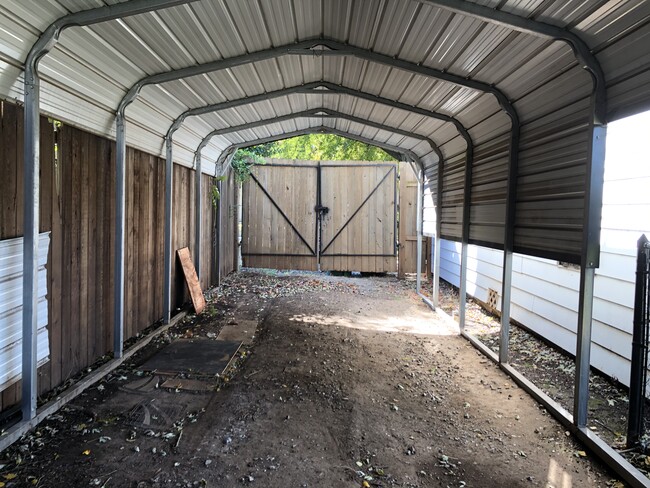 Enclosed carport - 2833 NW 15th st