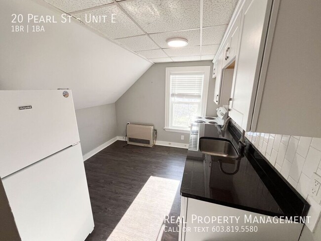 Building Photo - 1 Bedroom Unit Available! Limited-Time Off...