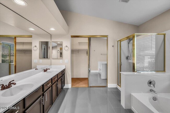 Building Photo - 902 W Azalea Pl