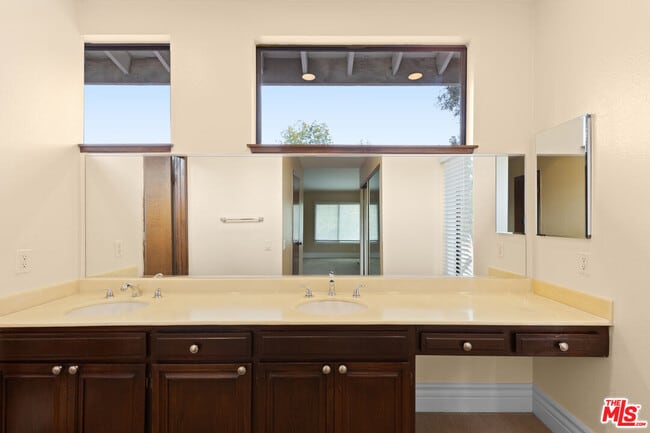 Building Photo - 26952 Garret Dr