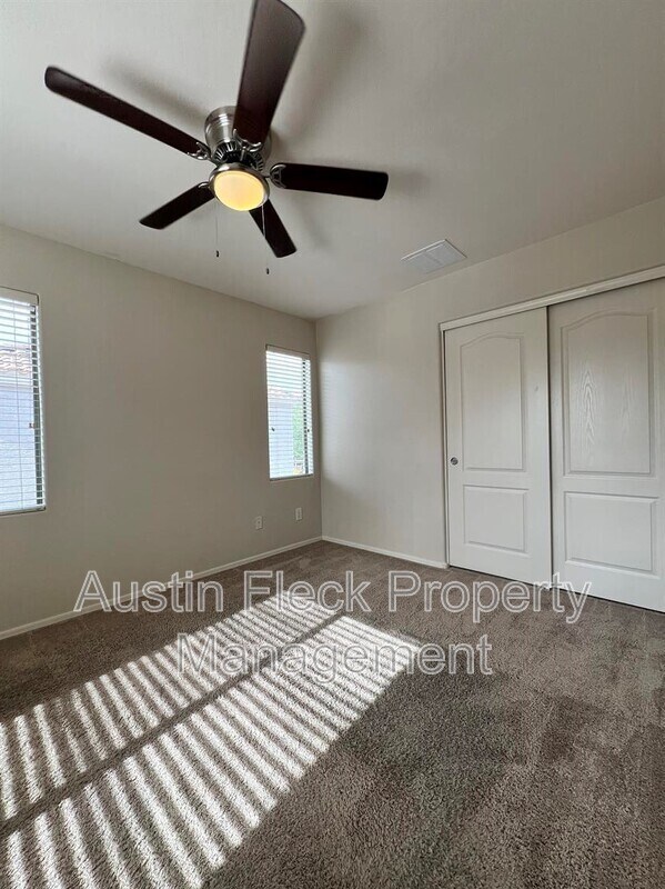 Building Photo - 1720 S Martingale Rd