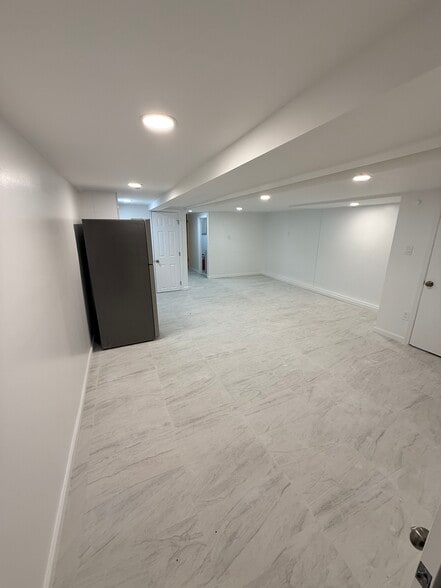 Building Photo - 2068 33rd St