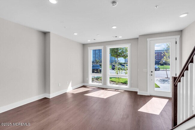 Building Photo - 201 Sunset Ave