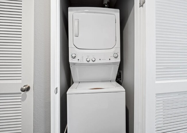 Building Photo - 445 Island Ave