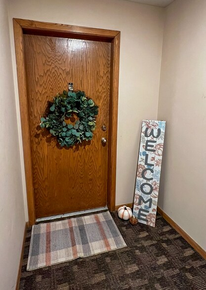 Building Photo - 5010 Emerald Dr