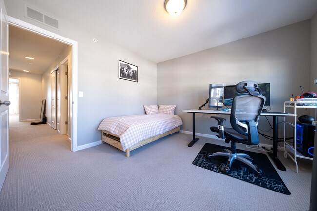 Building Photo - 756 Stonegate Rd