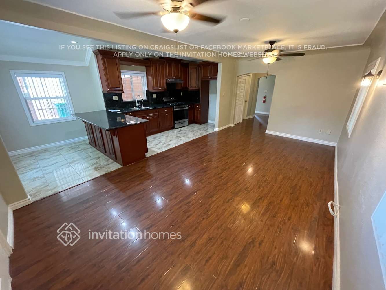 Building Photo - 260 E Plenty St