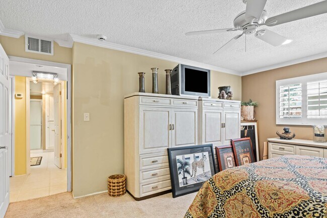 Building Photo - 74460 Fairway Dr