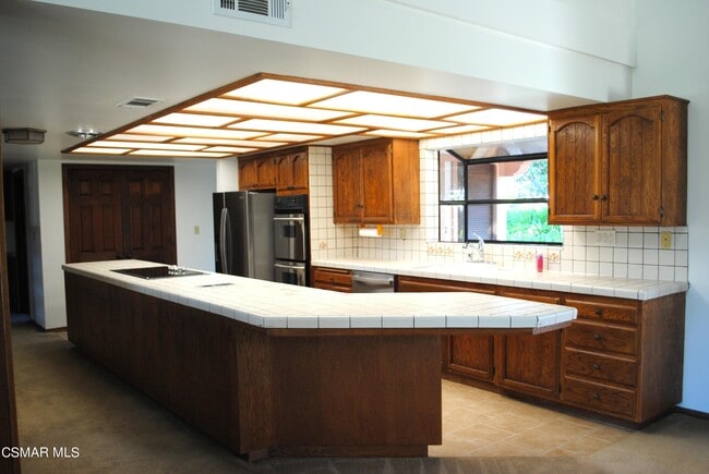 Building Photo - 285 Crestview Ave