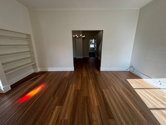 Building Photo - Charming duplex-style house in the heart of Green Lake and Tangletown