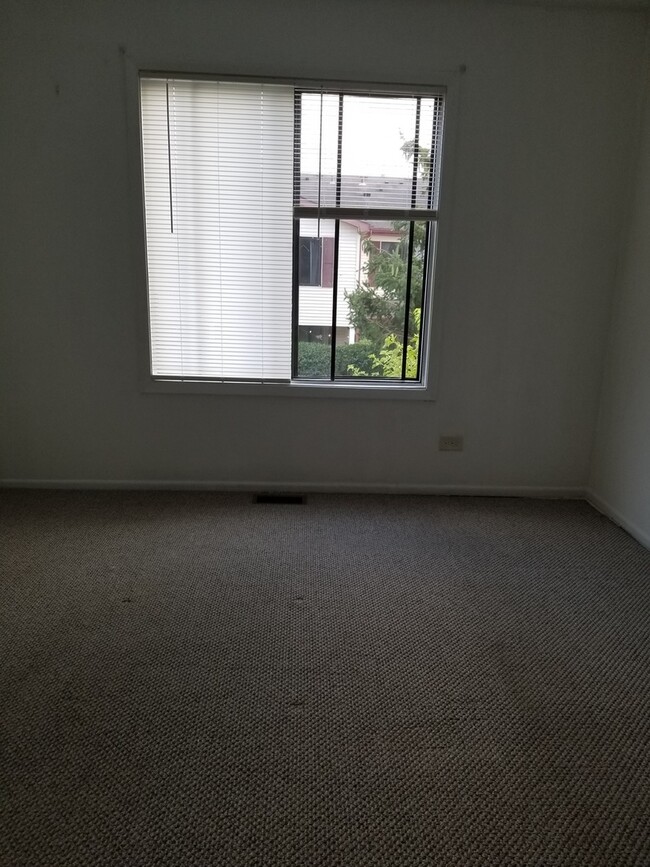 Building Photo - 333 Jefferson Ct