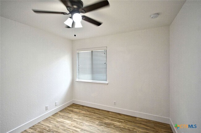 Building Photo - 2539 Fayette Dr