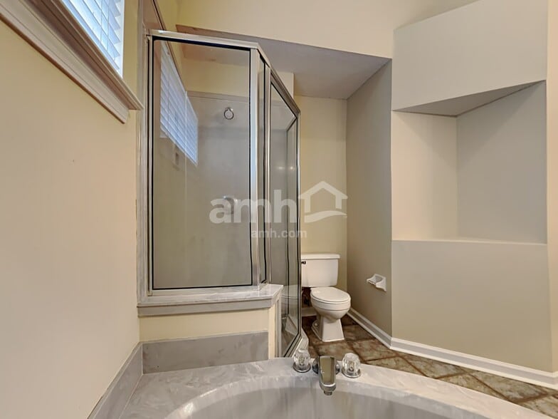 Building Photo - 5802 Eagleston Dr