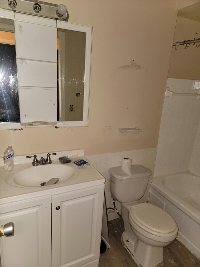 Building Photo - 14815 Euclid Ave