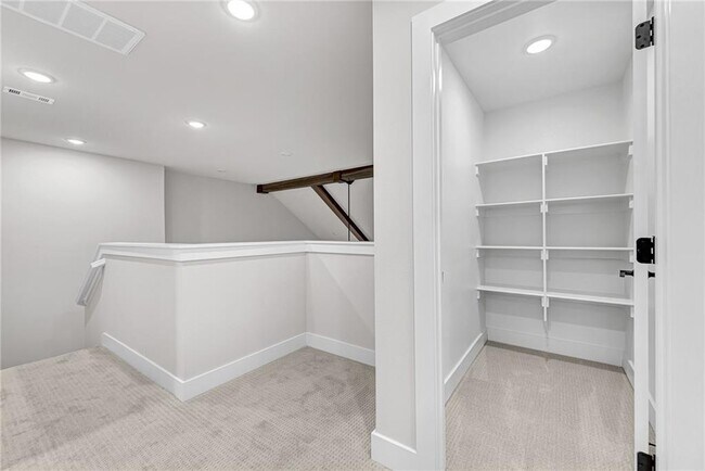 Building Photo - 1841 Utopia St