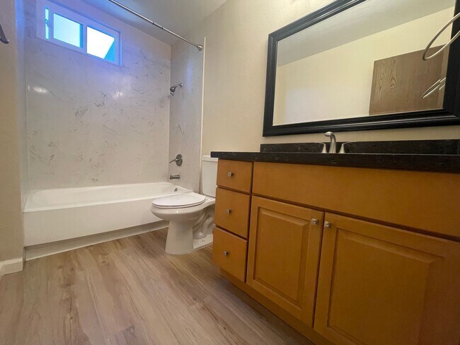 Building Photo - Wonderful Updated 2 Bedroom Home.