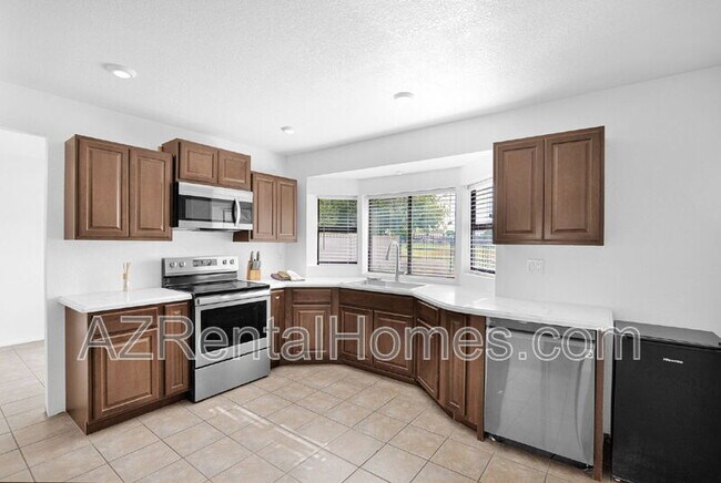 Building Photo - 1657 N Doran