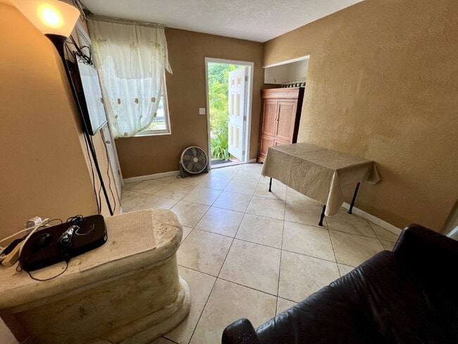 Building Photo - Spacious Master Bedroom Shared Living Spac...