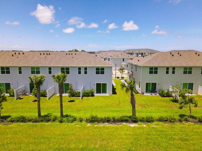 Building Photo - 630 SE Lk Fls St