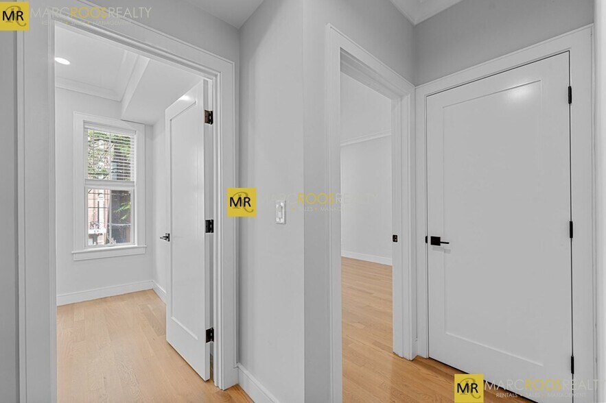 Building Photo - 535 Newbury St