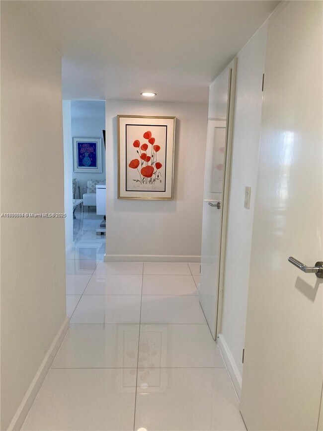 Building Photo - 1401 S Ocean Dr