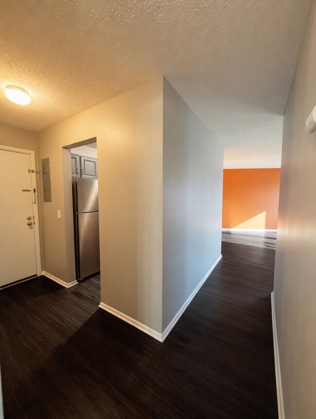 Building Photo - Freshly Updated, Stylish 2 bed 2 bath Condo in Bloomington Includes 2 Heated Parking Spaces!